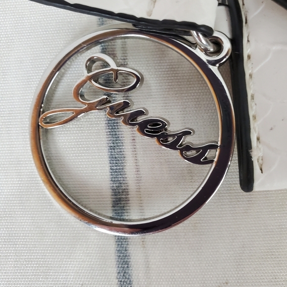 Guess White Micro Mini Change Purse Faux Reptile  Round Silver Metal Logo - Picture 3 of 10